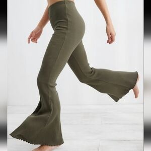 Aerie Ribbed Flare Leggings Size Small Green Stretch Flare